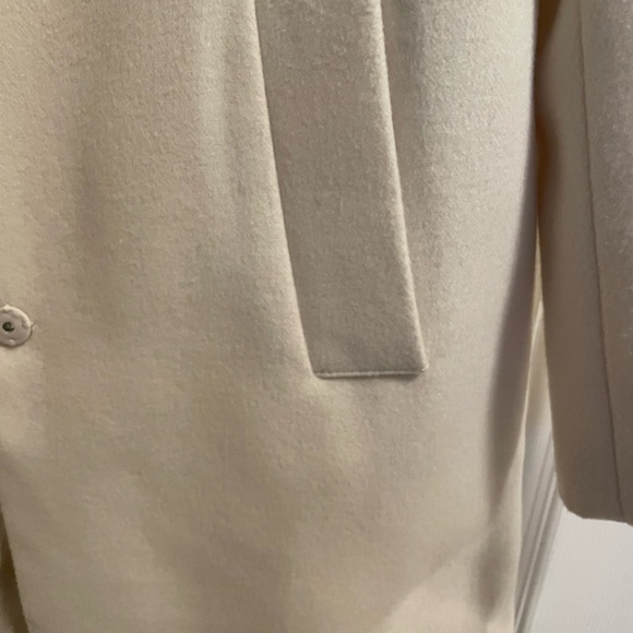 Pre owned cream winter lined jacket smoke & pet free home - Picture 3 of 6